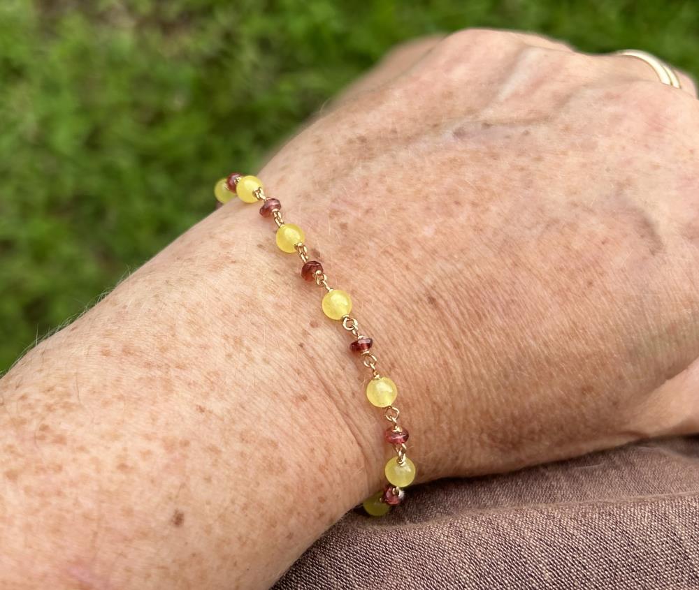 Yellow agate and garnet bracelet