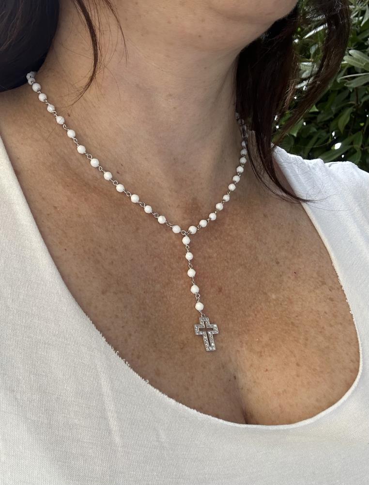 Necklace with cross and white agate